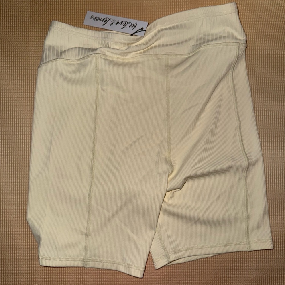 For love and lemons Dani ribbed biker shorts - Picture 2 of 2